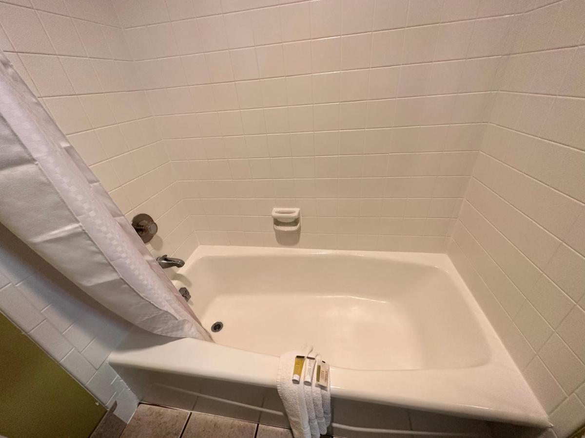 Super 8 By Wyndham Eau Claire Wi Hotell Eksteriør bilde