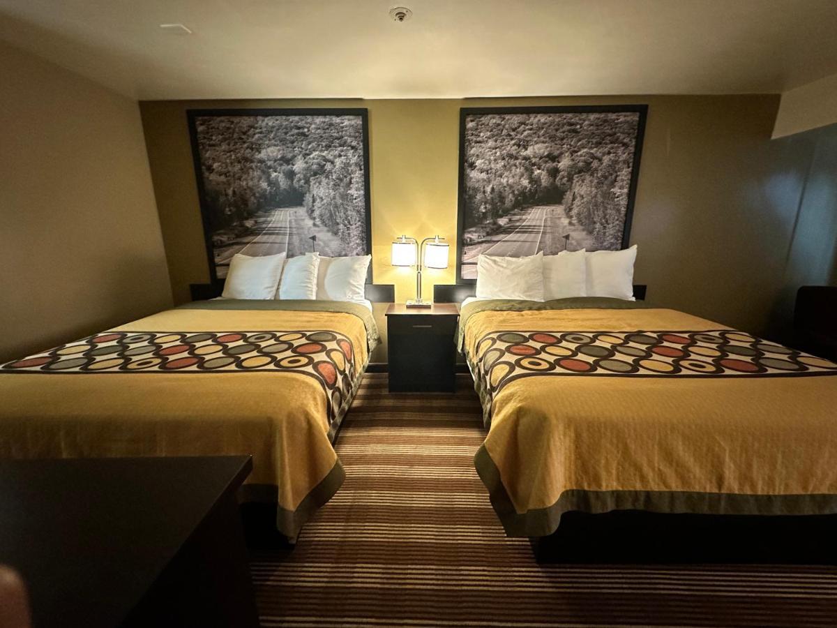 Super 8 By Wyndham Eau Claire Wi Hotell Eksteriør bilde