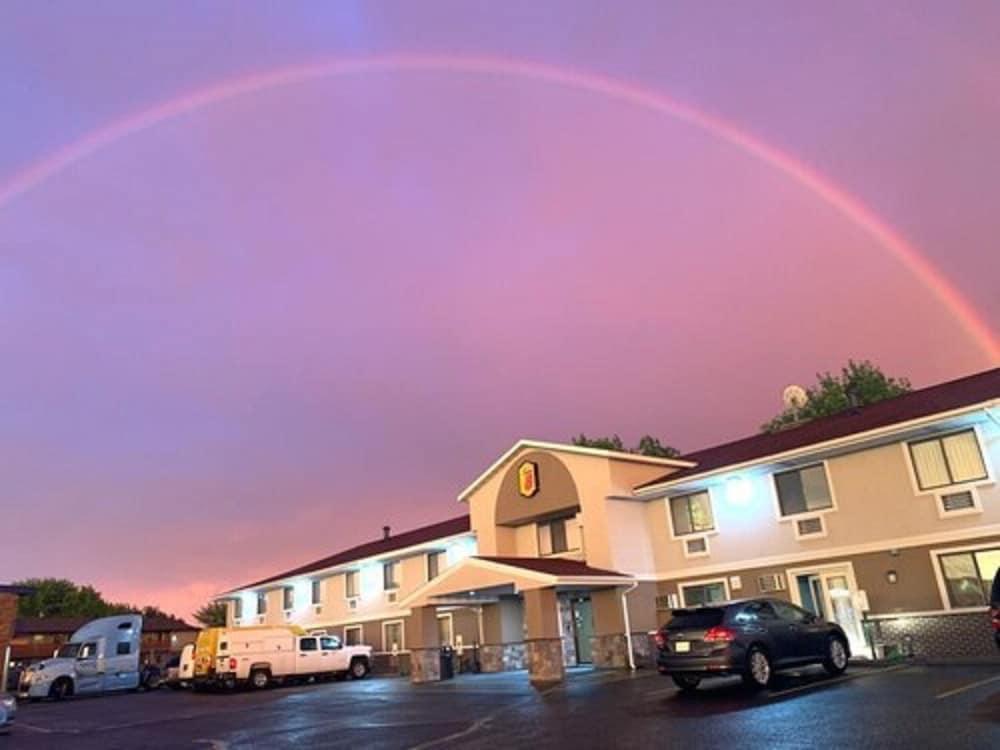Super 8 By Wyndham Eau Claire Wi Hotell Eksteriør bilde
