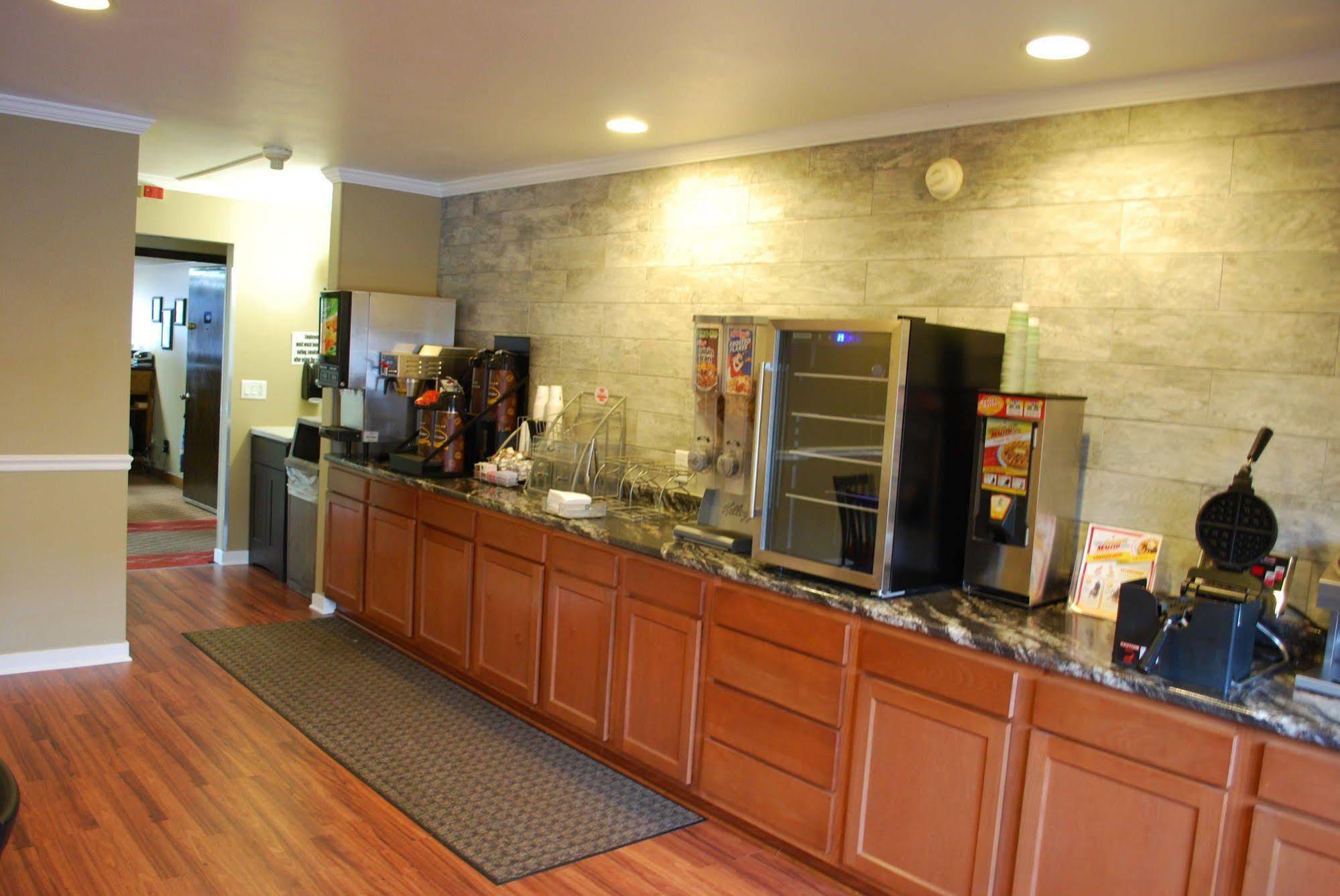 Super 8 By Wyndham Eau Claire Wi Hotell Eksteriør bilde