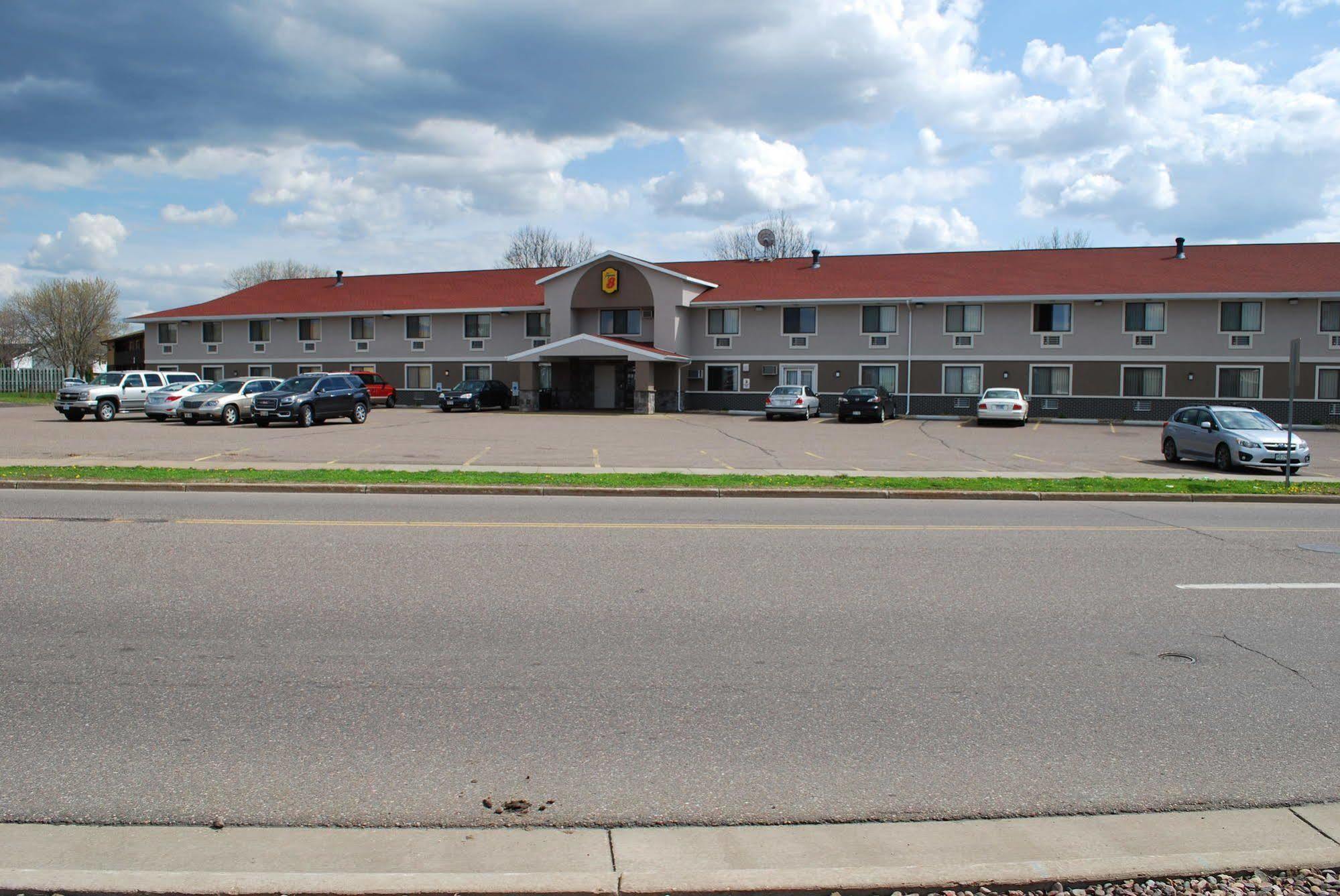 Super 8 By Wyndham Eau Claire Wi Hotell Eksteriør bilde