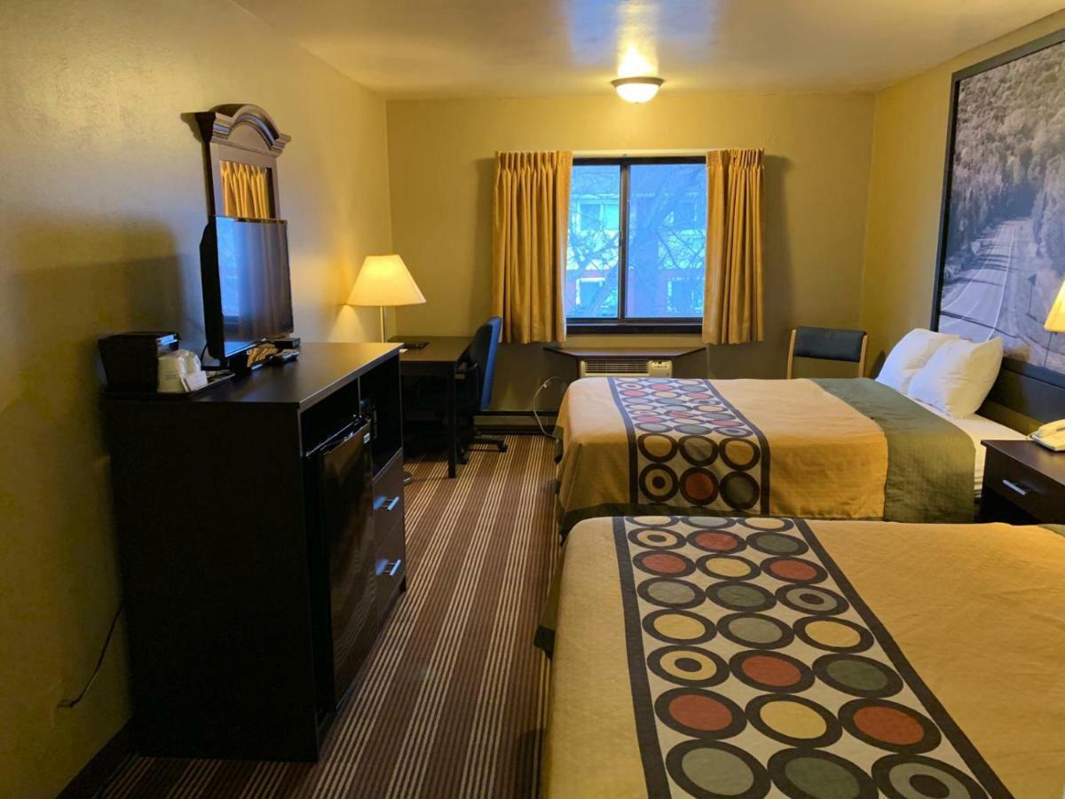Super 8 By Wyndham Eau Claire Wi Hotell Eksteriør bilde